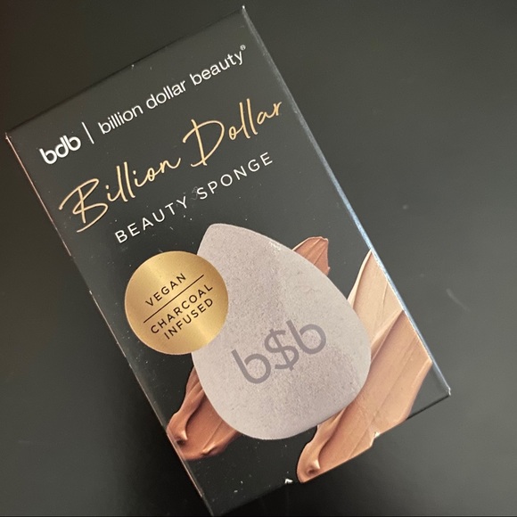 NWT Billion Dollar Beauty Charcoal Sponge - Picture 2 of 2